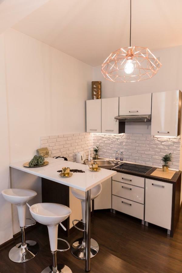 Goldeneye Apartment Center Wrocław Extérieur photo