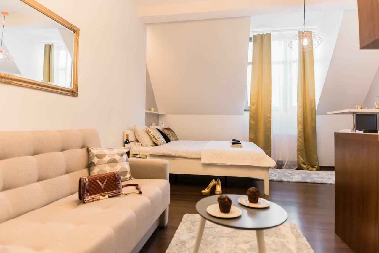 Goldeneye Apartment Center Wrocław Extérieur photo